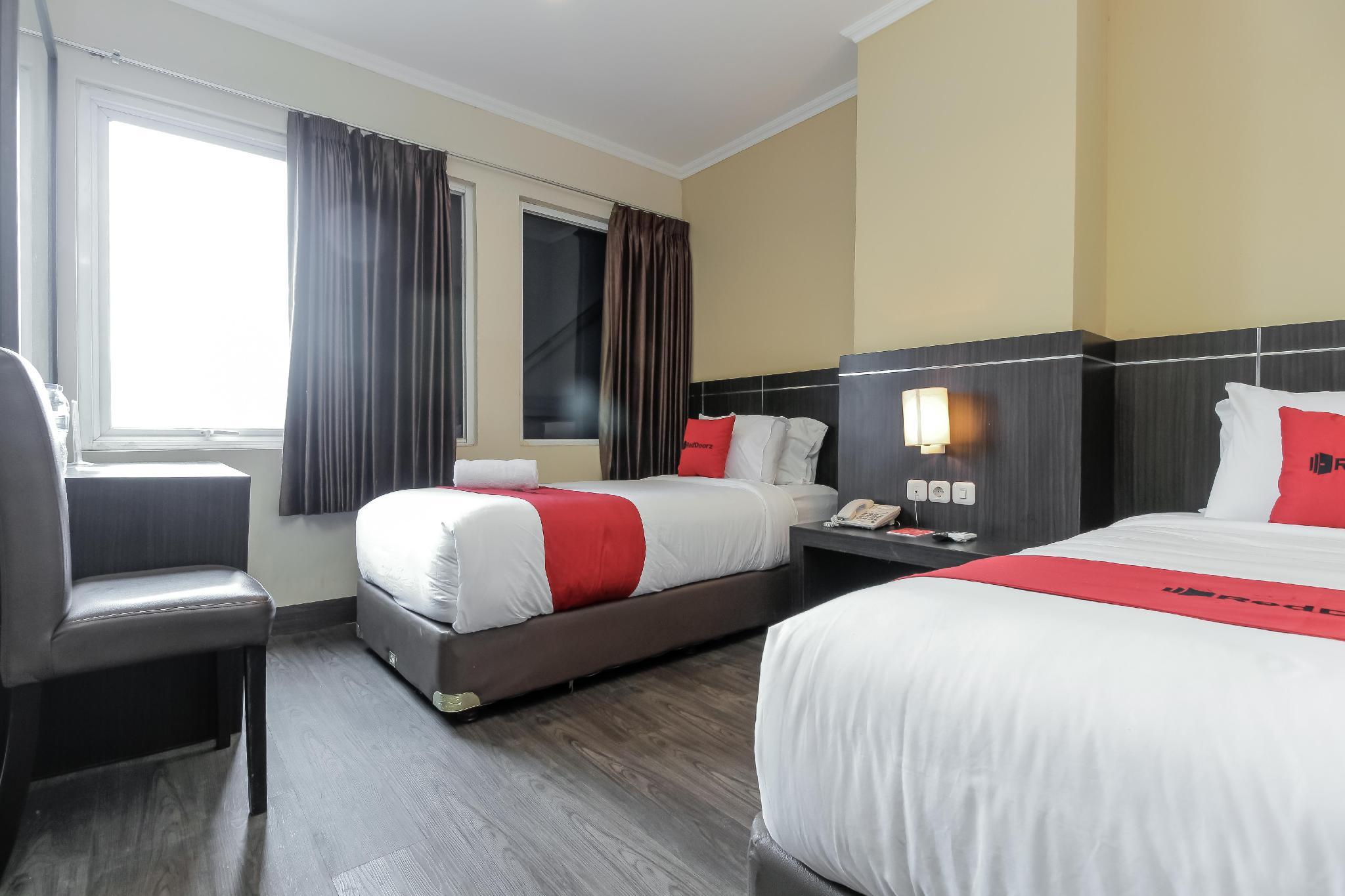 Reddoorz Plus @ Thamrin Jakarta Exteriör bild