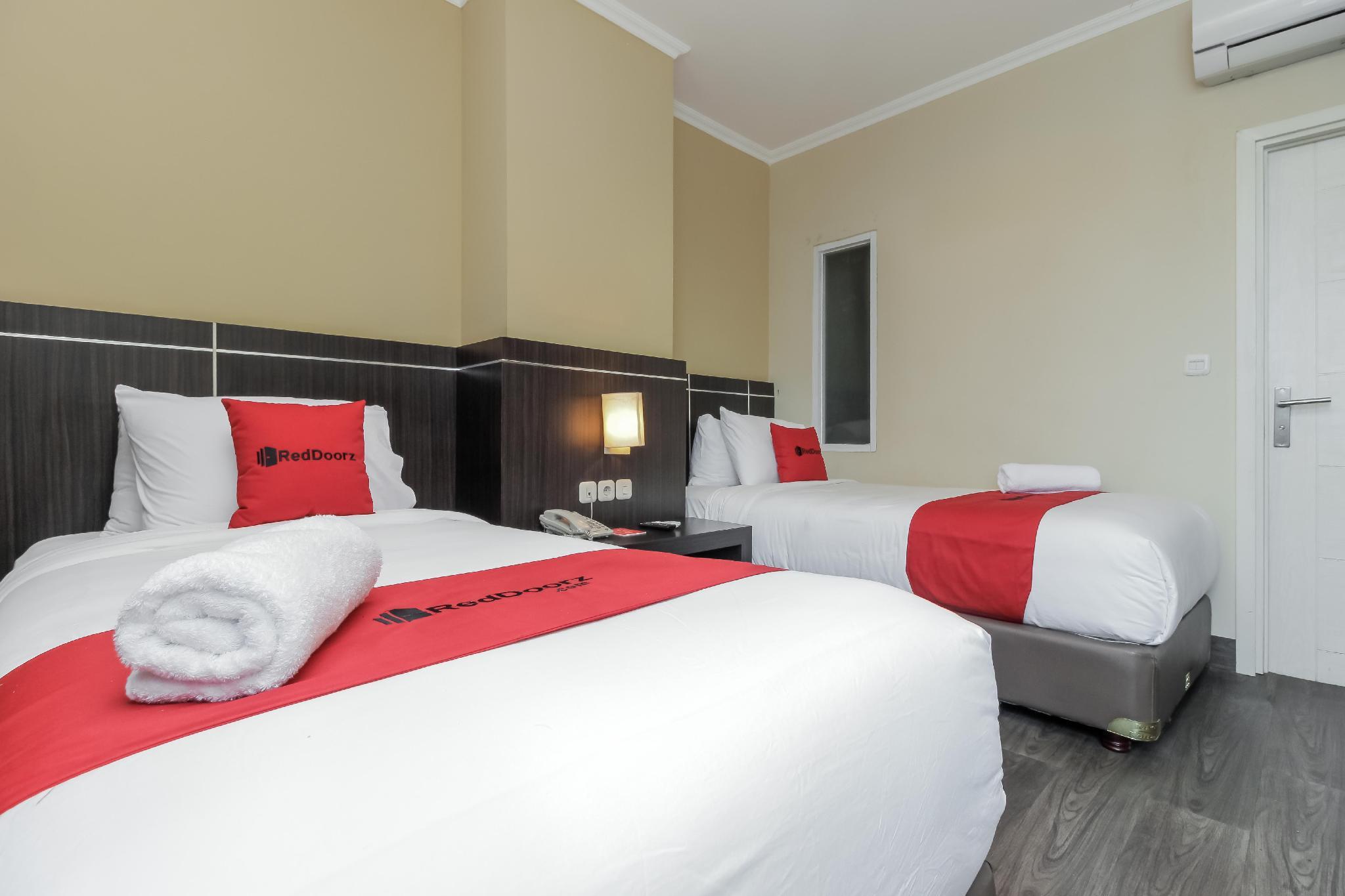 Reddoorz Plus @ Thamrin Jakarta Exteriör bild