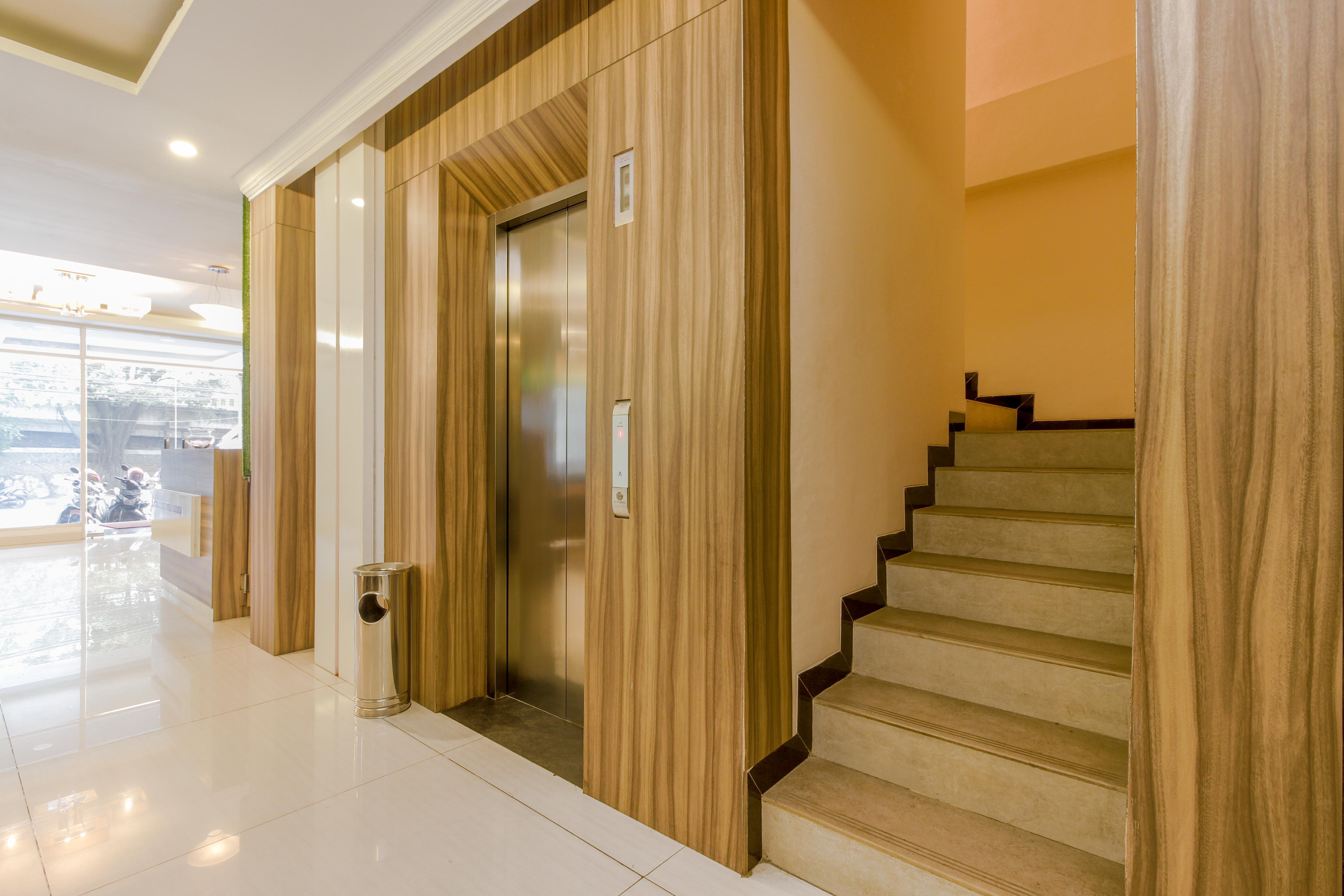 Reddoorz Plus @ Thamrin Jakarta Exteriör bild