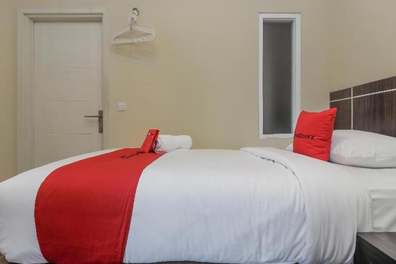 Reddoorz Plus @ Thamrin Jakarta Rum bild
