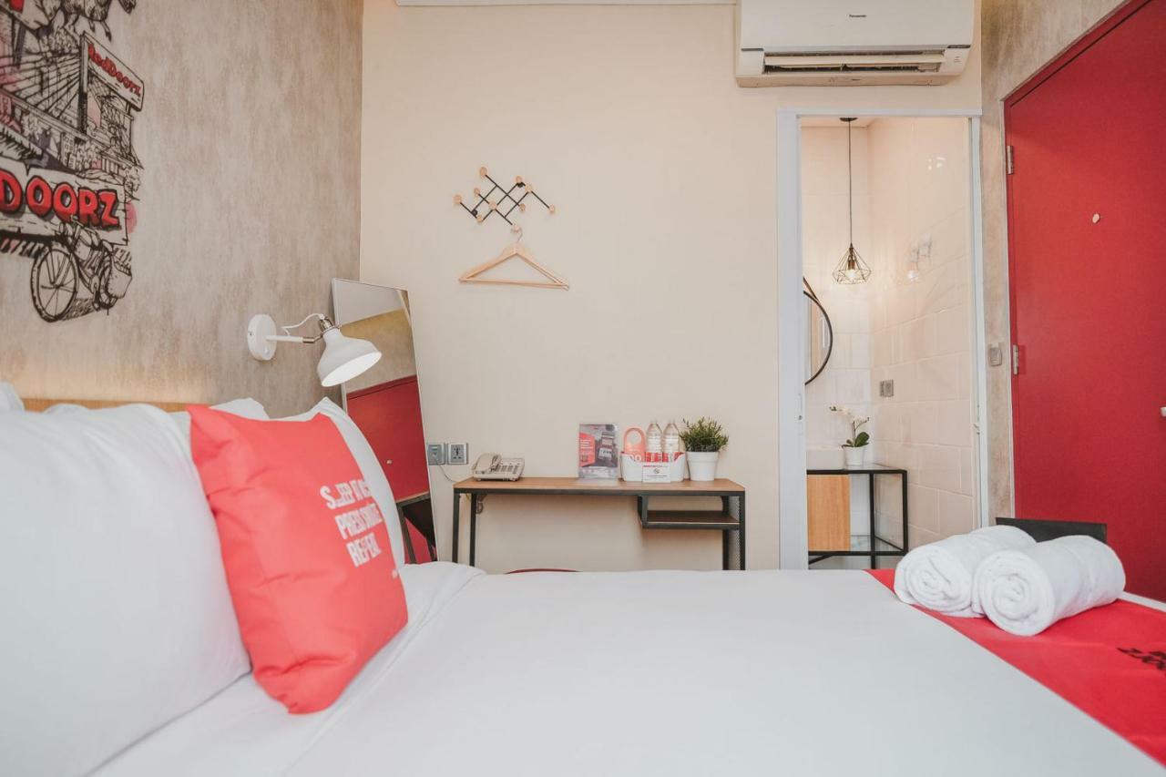 Reddoorz Plus @ Thamrin Jakarta Exteriör bild