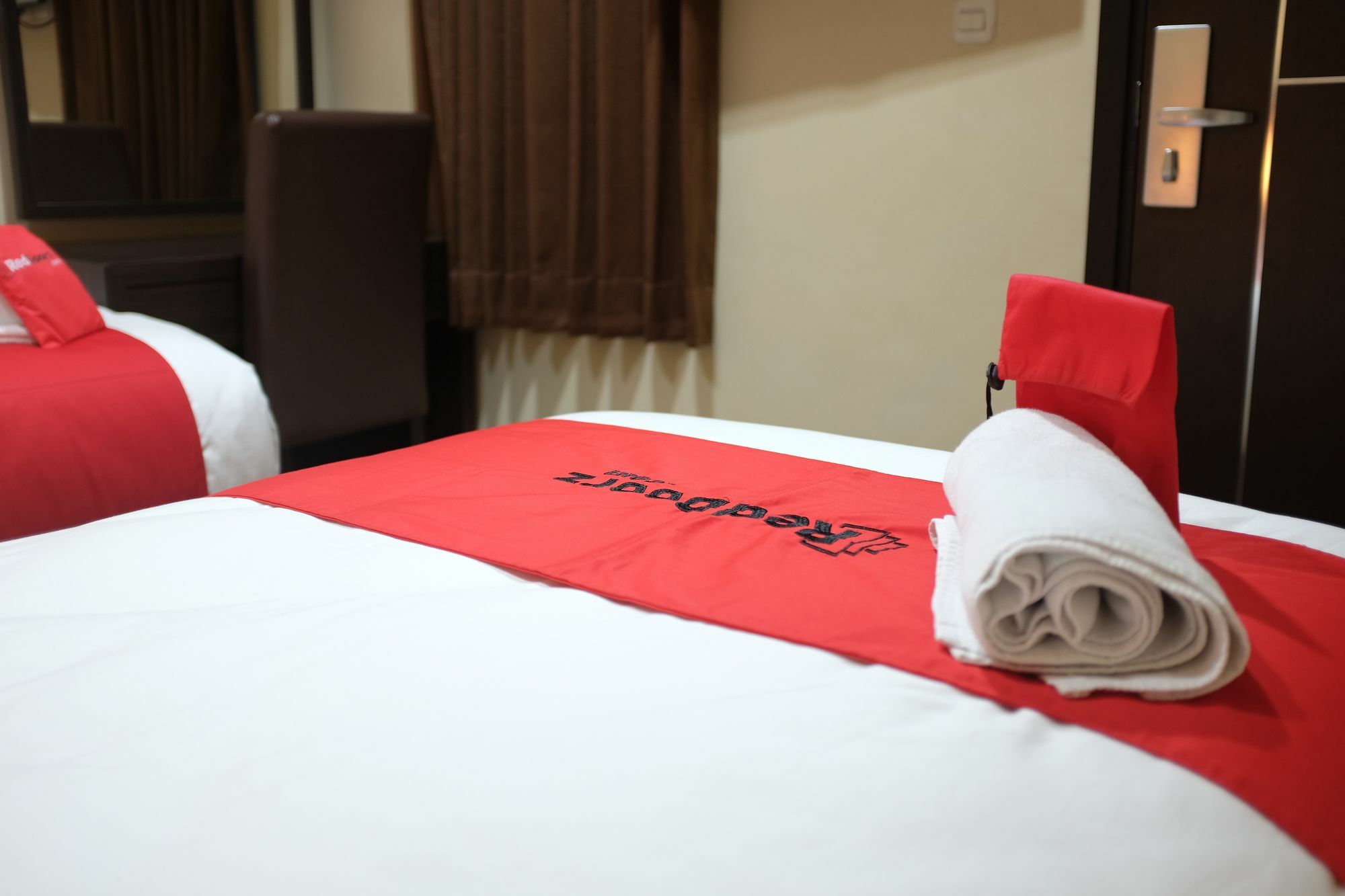 Reddoorz Plus @ Thamrin Jakarta Exteriör bild