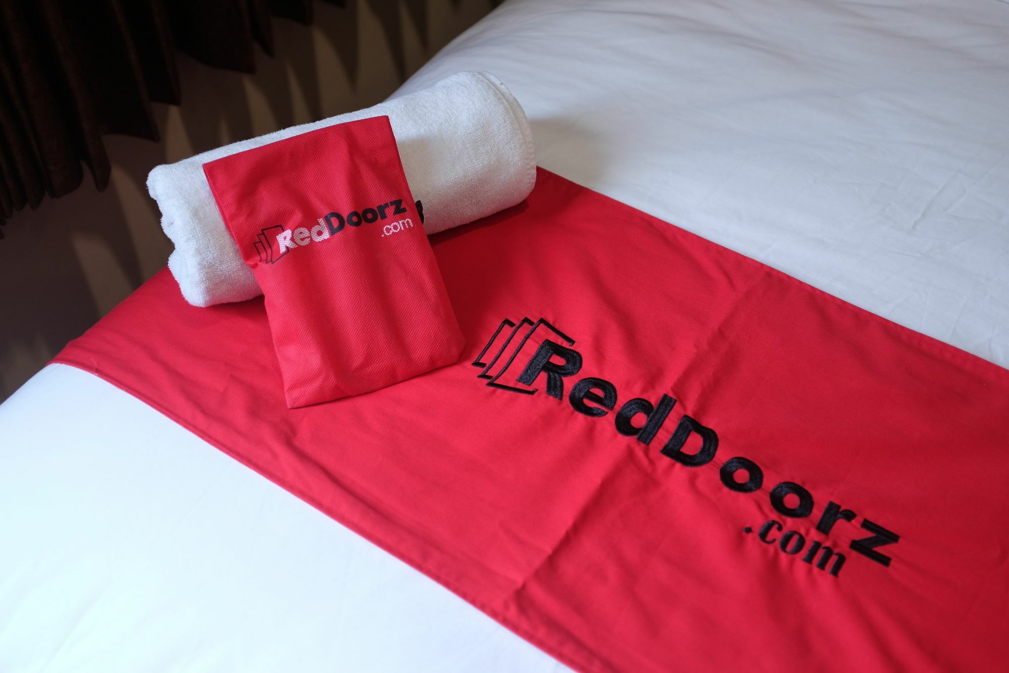 Reddoorz Plus @ Thamrin Jakarta Exteriör bild